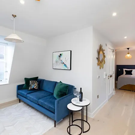 Joivy Tasteful On Rose South شقة إدنبرة