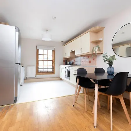 Joivy Bright And Cosy Flat Near The Scotland Gallery * Edimburgo