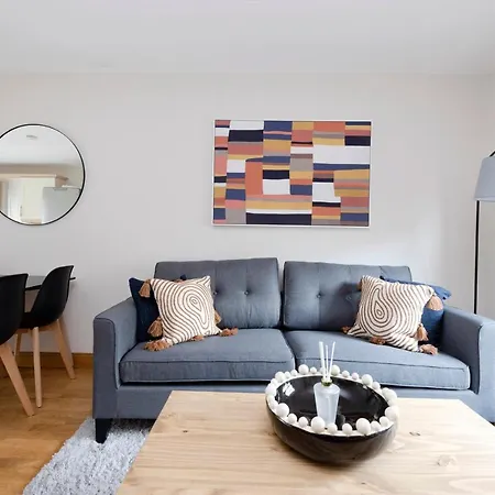 Апартаменты Joivy Bright And Cosy Flat Near The Scotland Gallery