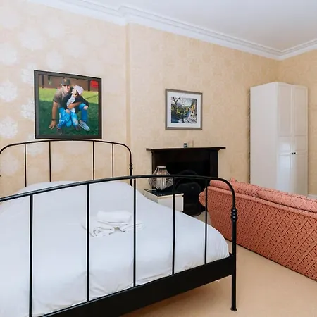 Spacious 4 Bedroom Near The Meadowsold Town * Edinburgh