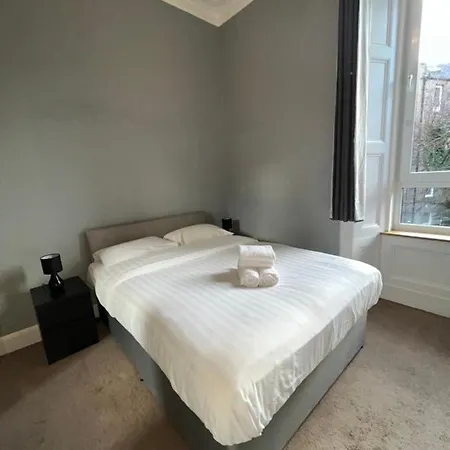 Apartment Bright 3 Bedroom *