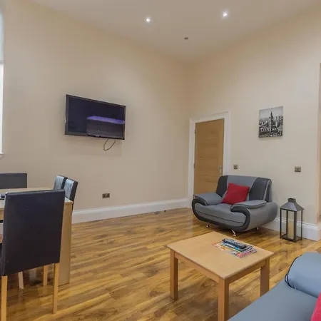 New 3-bedroom Close To Centre Apartment Edinburgh