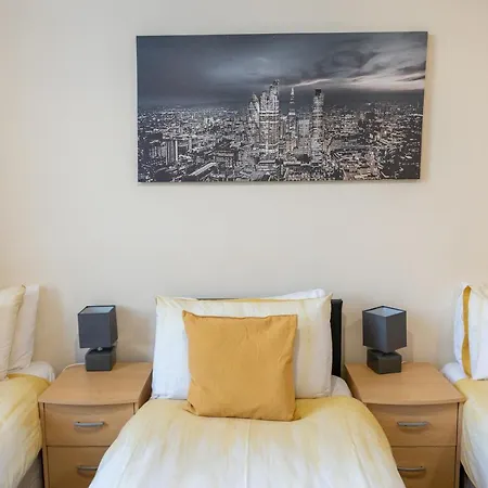 New 2 Bed With Stunning Views Of Arthur Seat Mountain Apartment *