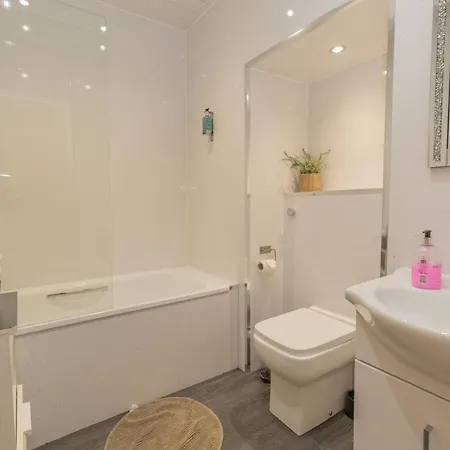 New 3-bedroom Close To Centre *