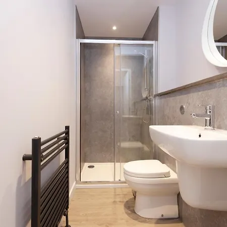 Апартаменты Altido Elegant Near The Meadows *