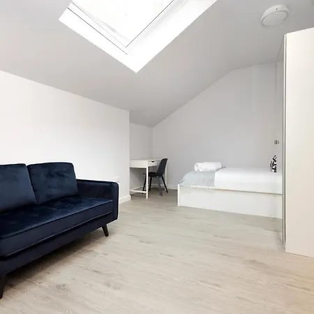 Altido Elegant Near The Meadows Апартаменты