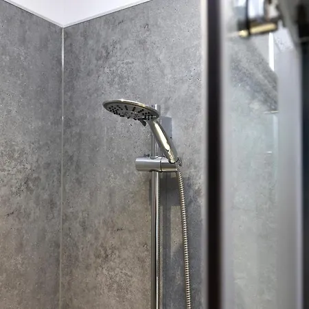 Altido Elegant Near The Meadows Апартаменты *