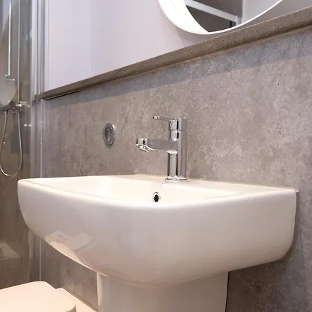 Altido Elegant Near The Meadows Апартаменты *