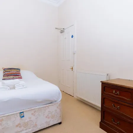 Spacious 4 Bedroom Near The Meadowsold Town * Edinburgh