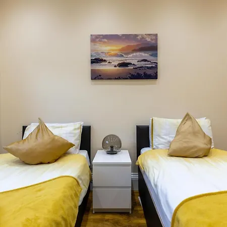 New 3-bedroom Close To Centre