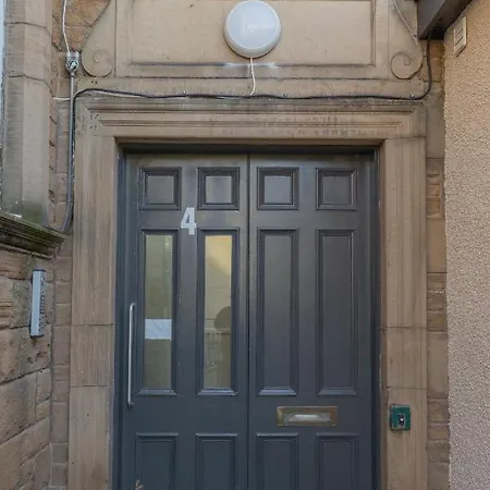 New 3-bedroom Close To Centre