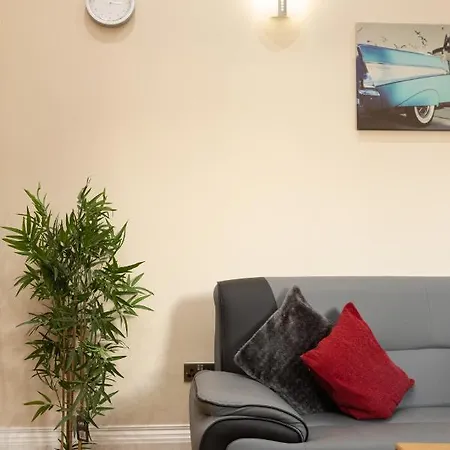 New 3-bedroom Close To Centre Edinburg