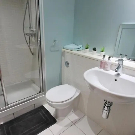 Spacious 2 Bed, 2 Bath -the Shore, Leith