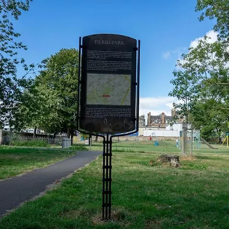 Pilrig Flat: A Lovely 5-bed With A Lift アパート エディンバラ