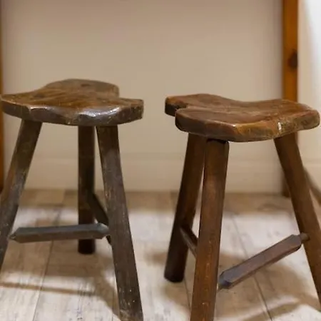 Pilrig Flat: A Lovely 5-bed With A Lift *