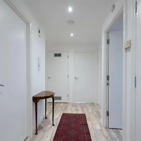 Pilrig Flat: A Lovely 5-bed With A Lift Apartment