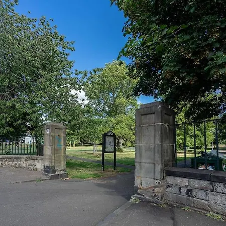 Pilrig Flat: A Lovely 5-bed With A Lift