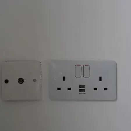 Pilrig Flat: A Lovely 5-bed With A Lift Apartment