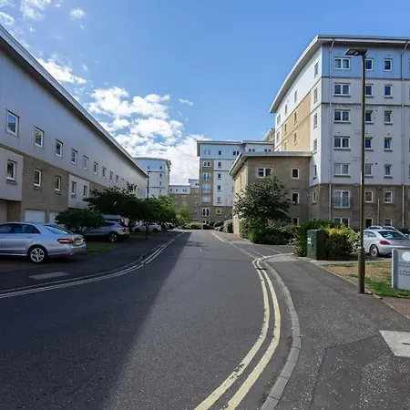 Pilrig Flat: A Lovely 5-bed With A Lift Apartment *
