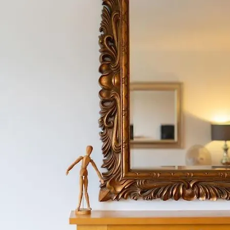 Apartment Pilrig Flat: A Lovely 5-bed With A Lift *