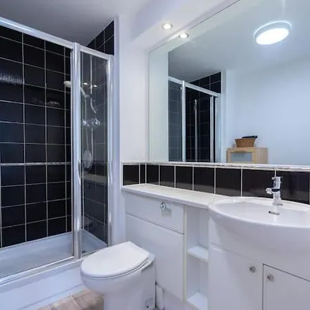 アパート Pilrig Flat: A Lovely 5-bed With A Lift エディンバラ