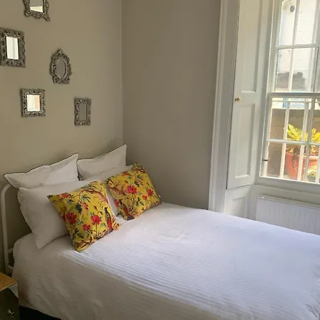 Apartment Chic 2b Centre Flat & Patio , Close To Castle