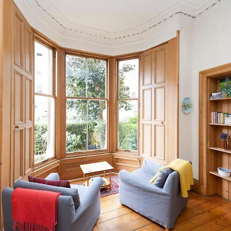 Joivy 3-bed Meadows Flat Near Castle *