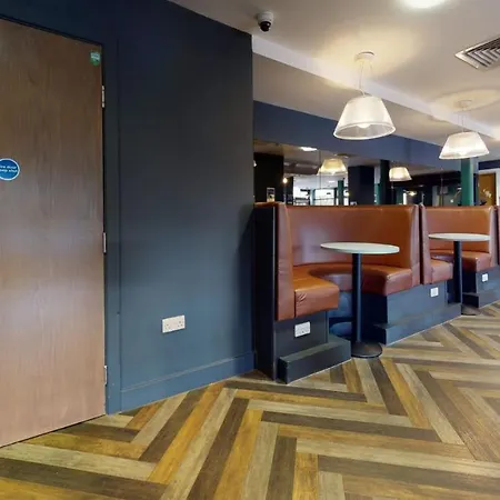 And Ensuite Bedrooms With Shared Kitchen At Fountainbridge In