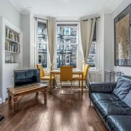 Spacious & Comfortable 3 Bedroom - Near Centre - Free Parking Available - Sleeps Up To 5 Guests Edimburgo
