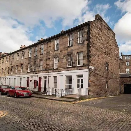 Righ - Luxury West End Artisan Apartman