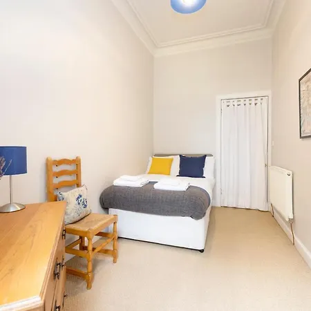 Joivy 3-bed Meadows Flat Near Castle * Edinburgh