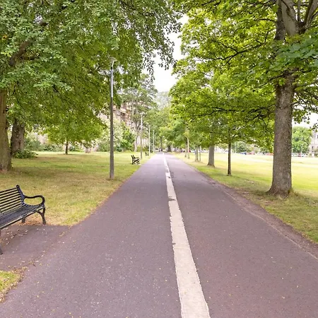 Joivy 3-bed Meadows Flat Near Castle * Edinburgh