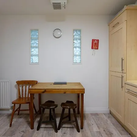Apartment Pilrig Flat: A Lovely 5-bed With A Lift