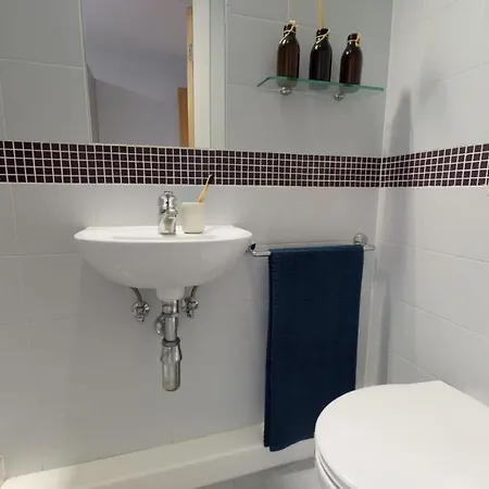 And Ensuite Bedrooms With Shared Kitchen At Fountainbridge In *