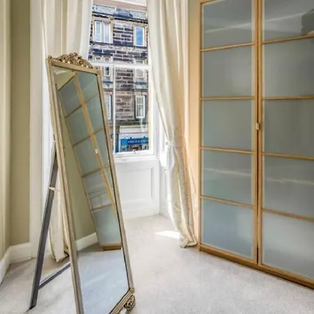 Apartamento Spacious & Comfortable 3 Bedroom - Near Centre - Free Parking Available - Sleeps Up To 5 Guests Edimburgo