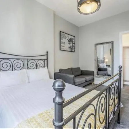 Spacious & Comfortable 3 Bedroom - Near Centre - Free Parking Available - Sleeps Up To 5 Guests Appartement Édimbourg