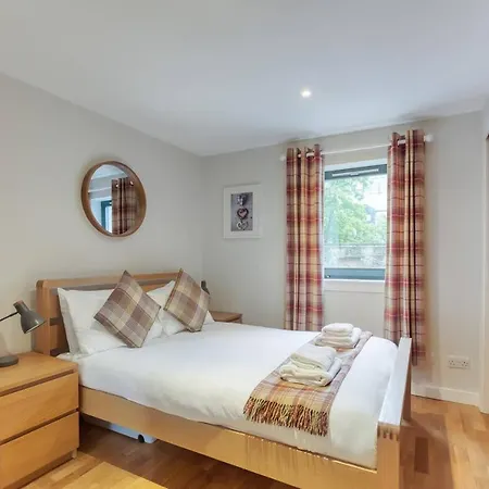 *amazing Location!*in Heart Of The City. 2br & Cot Apartment