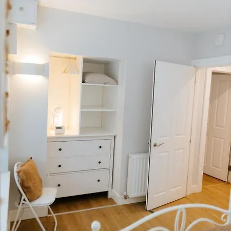 Luxury Modern 3 Bedroom In Centre *