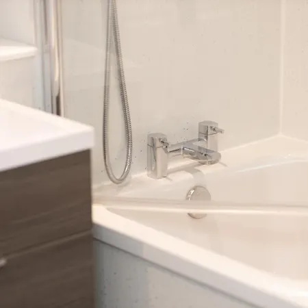 Luxury Modern 3 Bedroom In Centre *