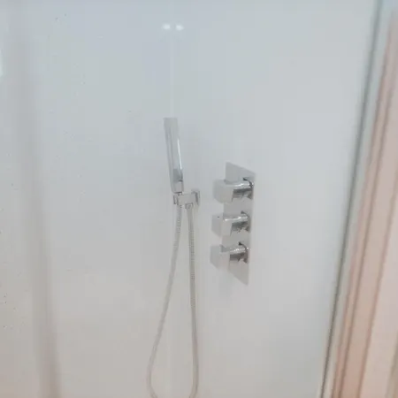 Luxury Modern 3 Bedroom In Centre