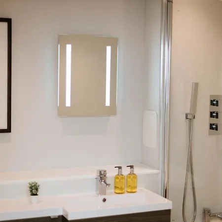 Luxury Modern 3 Bedroom In Centre Apartmán *