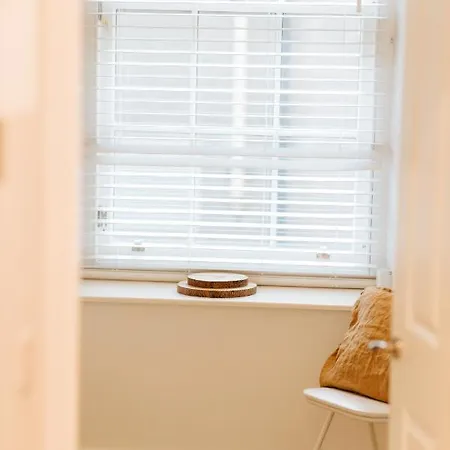 Luxury Modern 3 Bedroom In Centre *