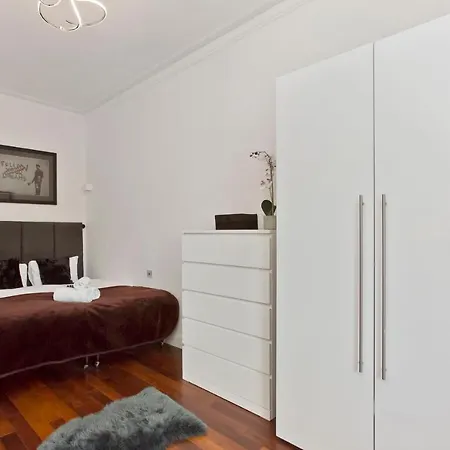 Exquisite & Lively With Fireplace & Panoramic Views *