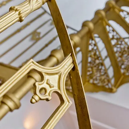 Exquisite & Lively With Fireplace & Panoramic Views * Edinburgh