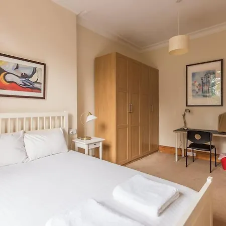 Beautiful 2 Bed 2 Bath Flat Overlooking Meadows Park Appartement *