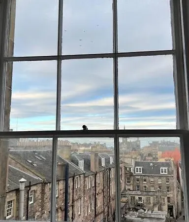 Appartement Central, Festival Theater Edinburgh