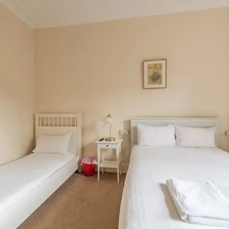 Beautiful 2 Bed 2 Bath Flat Overlooking Meadows Park Appartamento *