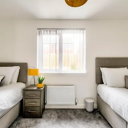 2-bedroom With Private Garden & Parking * Edinburgh