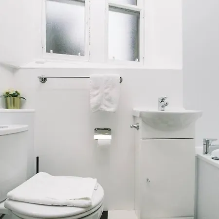 Charm & Character On Historic Rose Street