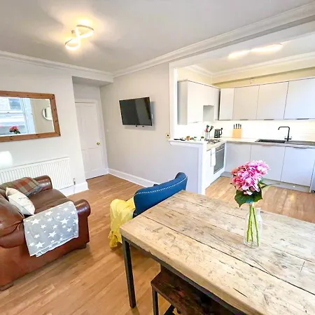 Rose Street's Hidden Treasure- 2bed Newly Refurbished Апартаменты *